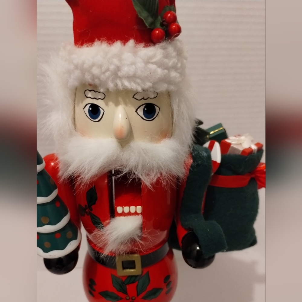 Wooden Santa Nutcracker Holding Gift Sack And Tree - Picture 3 of 14